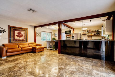 House in Hollywood, Florida 2 bedrooms, 121.42 sq.m. № 2012354 - photo 10