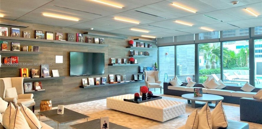 Condominio en Miami, Florida, 1 dormitorio  № 1954384