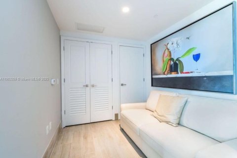 Condominio en alquiler en Miami, Florida, 1 dormitorio, 69.49 m2 № 1954384 - foto 20