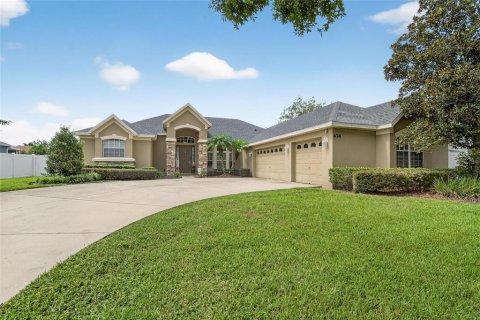 House in Auburndale, Florida 4 bedrooms, 244.8 sq.m. № 1911980 - photo 1