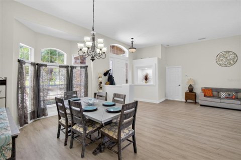 House in Auburndale, Florida 4 bedrooms, 244.8 sq.m. № 1911980 - photo 4