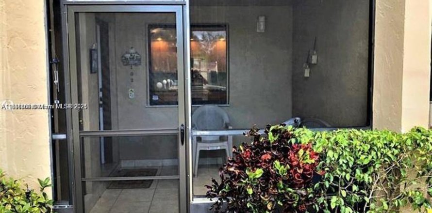 Condominio en Weston, Florida, 2 dormitorios  № 2031756