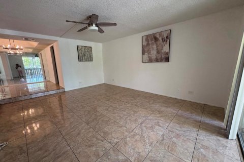 Copropriété à louer à Lauderhill, Floride: 1 chambre, 83.61 m2 № 2390045 - photo 1