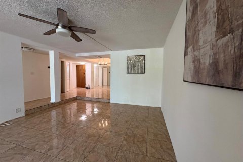 Copropriété à louer à Lauderhill, Floride: 1 chambre, 83.61 m2 № 2390045 - photo 2