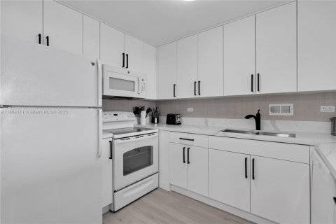 Copropriété à louer à Miami Beach, Floride: 61.32 m2 № 2194650 - photo 17