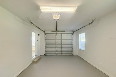 House in Lady Lake, Florida 3 bedrooms, 151.62 sq.m. № 1914453 - photo 13