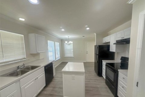 House in Lady Lake, Florida 3 bedrooms, 151.62 sq.m. № 1914453 - photo 5