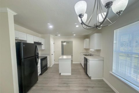 House in Lady Lake, Florida 3 bedrooms, 151.62 sq.m. № 1914453 - photo 6