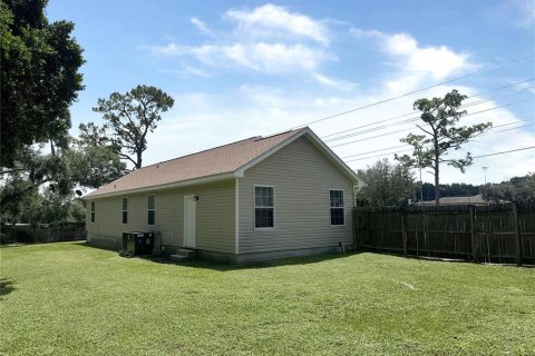 House in Lady Lake, Florida 3 bedrooms, 151.62 sq.m. № 1914453 - photo 17