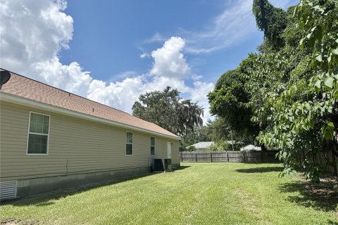 House in Lady Lake, Florida 3 bedrooms, 151.62 sq.m. № 1914453 - photo 16