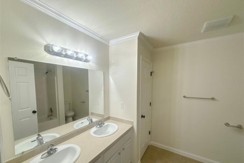 House in Lady Lake, Florida 3 bedrooms, 151.62 sq.m. № 1914453 - photo 9