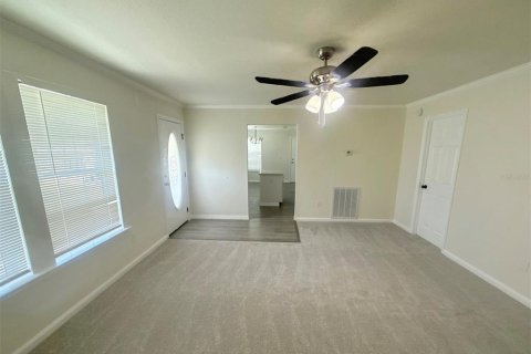 House in Lady Lake, Florida 3 bedrooms, 151.62 sq.m. № 1914453 - photo 4