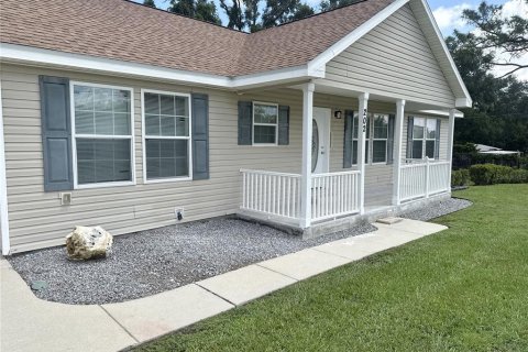 House in Lady Lake, Florida 3 bedrooms, 151.62 sq.m. № 1914453 - photo 2