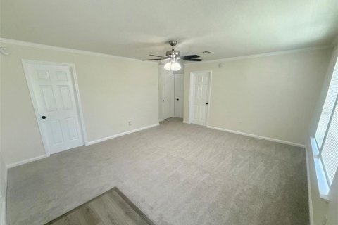 House in Lady Lake, Florida 3 bedrooms, 151.62 sq.m. № 1914453 - photo 3