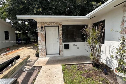 Propiedad comercial en venta en Miami, Florida, 176.14 m2 № 1790410 - foto 6