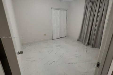 Propiedad comercial en venta en Miami, Florida, 176.14 m2 № 1790410 - foto 13