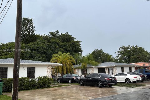 Propiedad comercial en venta en Miami, Florida, 176.14 m2 № 1790410 - foto 4