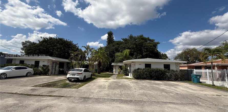 Propiedad comercial en Miami, Florida 176.14 m2 № 1790410