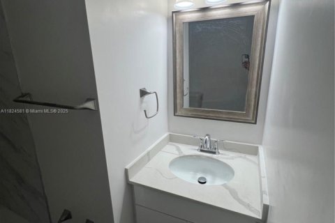 Propiedad comercial en venta en Miami, Florida, 176.14 m2 № 1790410 - foto 9