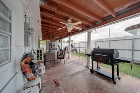 House in Miami, Florida 9 bedrooms № 2013653 - photo 23