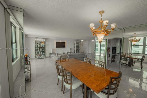 Copropriété à louer à Bal Harbour, Floride: 2 chambres, 180.42 m2 № 1863659 - photo 12