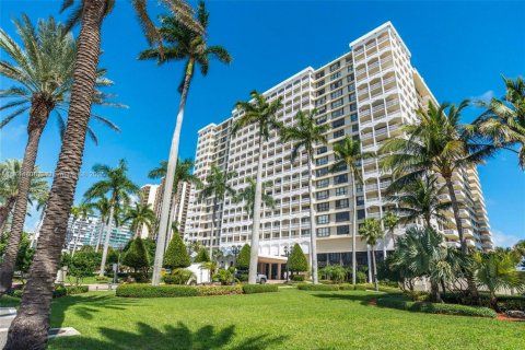 Copropriété à louer à Bal Harbour, Floride: 2 chambres, 180.42 m2 № 1863659 - photo 24