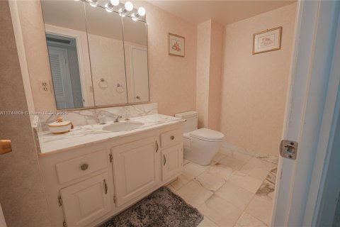 Copropriété à louer à Bal Harbour, Floride: 2 chambres, 180.42 m2 № 1863659 - photo 19