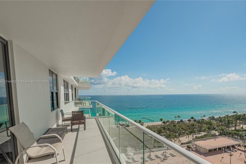 Copropriété à louer à Bal Harbour, Floride: 2 chambres, 180.42 m2 № 1863659 - photo 1