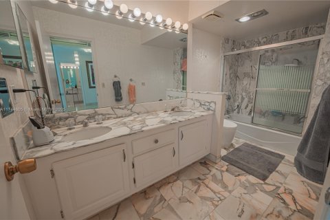Copropriété à louer à Bal Harbour, Floride: 2 chambres, 180.42 m2 № 1863659 - photo 23