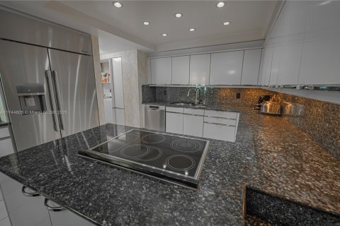 Copropriété à louer à Bal Harbour, Floride: 2 chambres, 180.42 m2 № 1863659 - photo 6