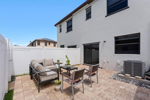 Townhouse in Hialeah, Florida 3 bedrooms, 123.75 sq.m. № 1852012 - photo 10