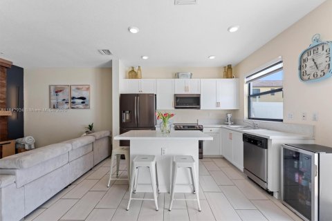 Townhouse in Hialeah, Florida 3 bedrooms, 123.75 sq.m. № 1852012 - photo 7