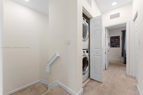 Townhouse in Hialeah, Florida 3 bedrooms, 123.75 sq.m. № 1852012 - photo 16