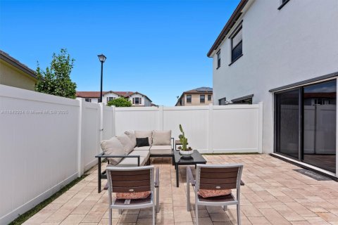 Townhouse in Hialeah, Florida 3 bedrooms, 123.75 sq.m. № 1852012 - photo 11