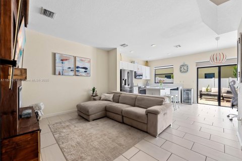 Townhouse in Hialeah, Florida 3 bedrooms, 123.75 sq.m. № 1852012 - photo 3