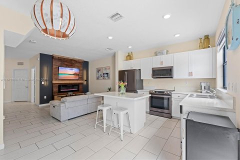 Townhouse in Hialeah, Florida 3 bedrooms, 123.75 sq.m. № 1852012 - photo 1