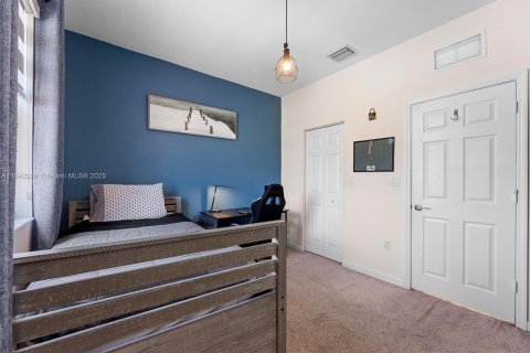 Townhouse in Hialeah, Florida 3 bedrooms, 123.75 sq.m. № 1852012 - photo 23