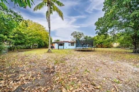 House in Miami Gardens, Florida 4 bedrooms, 176.24 sq.m. № 2015760 - photo 19