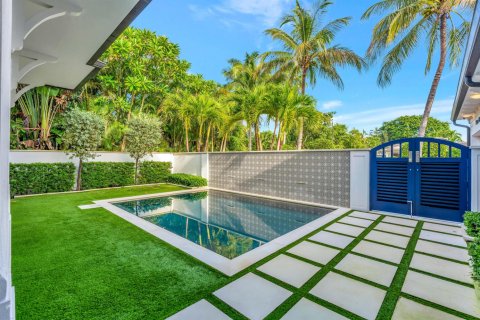 House in West Palm Beach, Florida 5 bedrooms, 392.14 sq.m. № 2399633 - photo 6
