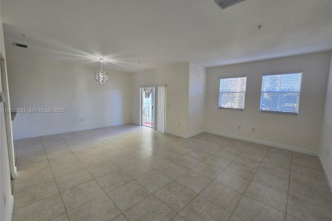 Снять в аренду кондоминиум в Майами, Флорида 2 спальни, 108.88м2, № 1998474 - фото 3