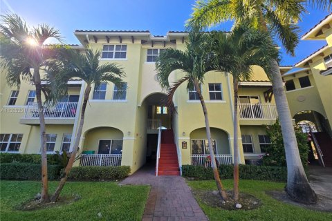 Снять в аренду кондоминиум в Майами, Флорида 2 спальни, 108.88м2, № 1998474 - фото 2