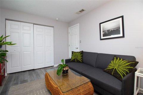 Condominio en venta en Saint Petersburg, Florida, 2 dormitorios, 84.73 m2 № 2155996 - foto 13