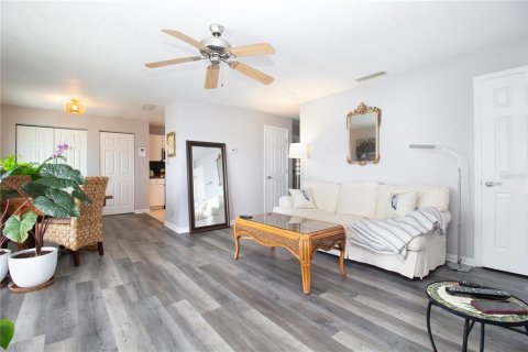 Condominio en venta en Saint Petersburg, Florida, 2 dormitorios, 84.73 m2 № 2155996 - foto 5