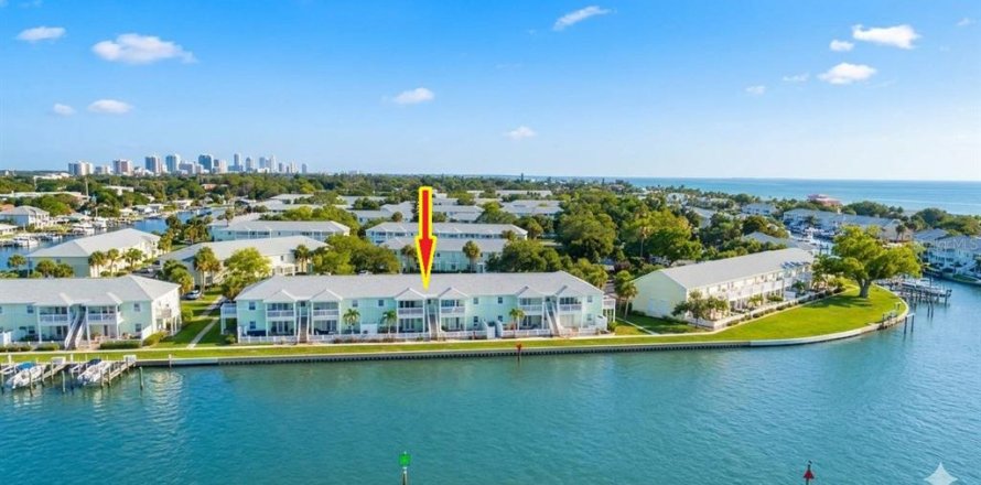 Condominio en Saint Petersburg, Florida, 2 dormitorios  № 2155996