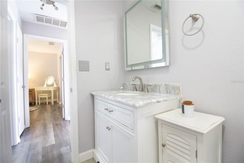 Condominio en venta en Saint Petersburg, Florida, 2 dormitorios, 84.73 m2 № 2155996 - foto 16