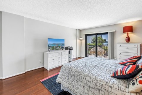 Condo in Clearwater, Florida, 2 bedrooms  № 2101453 - photo 11