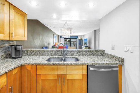 Condo in Clearwater, Florida, 2 bedrooms  № 2101453 - photo 18