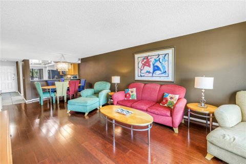 Condo in Clearwater, Florida, 2 bedrooms  № 2101453 - photo 8