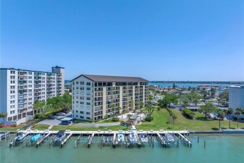 Condo in Clearwater, Florida, 2 bedrooms № 2101453