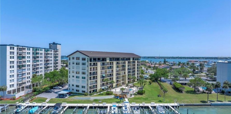 Condo in Clearwater, Florida, 2 bedrooms  № 2101453